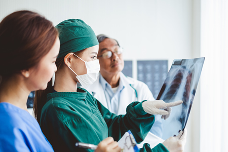 surgeon-mesothelioma-lung-cancer
