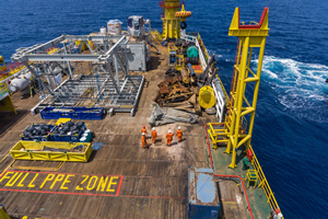Deck-Crew-Worker